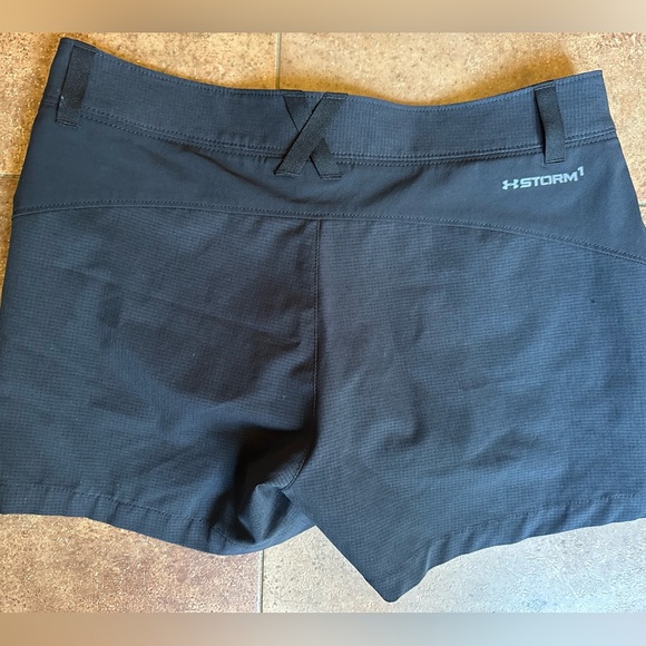 Under Armour black size 2 shorts quick dry air holes/mesh to keep you cool golf - Picture 2 of 5